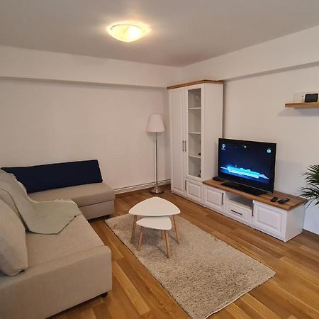 Vs Central Apartment Otopeni Eksteriør bilde