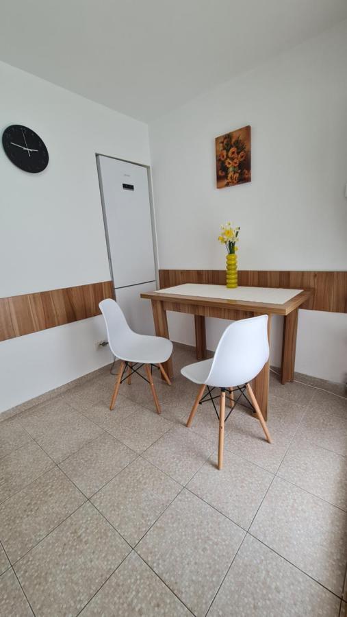 Vs Central Apartment Otopeni Eksteriør bilde